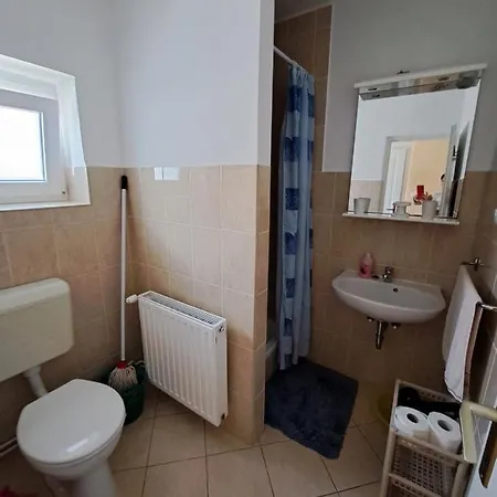 Pinter Apartment *