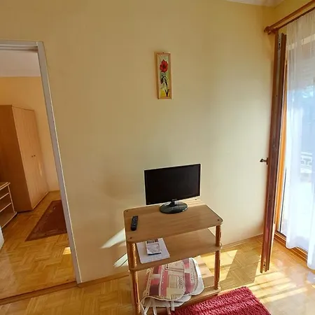 Pinter Apartment