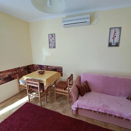 Pinter Apartment